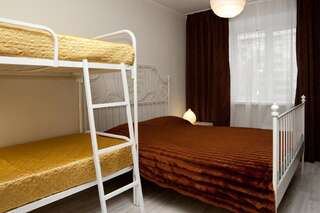 Хостел Аврора Мини-отель Центр Екатеринбург Двухместный номер с большой кроватью и спальным местом на двухъярусной кровати-2
